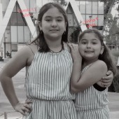 Camila y Laisha